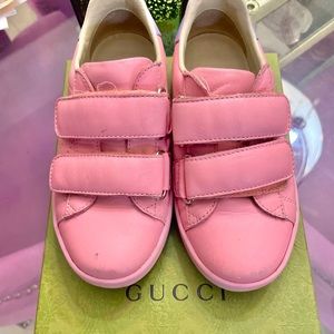 Gucci shoes for girls (used) good condition